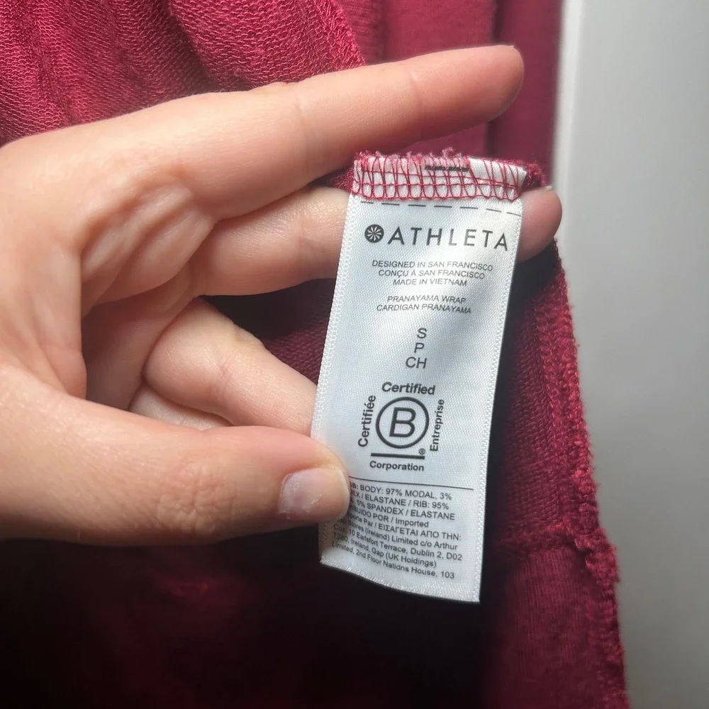 Athleta Pranayama Wrap Cardigan Burgundy Red Open Front Thumbhole S cozy casual